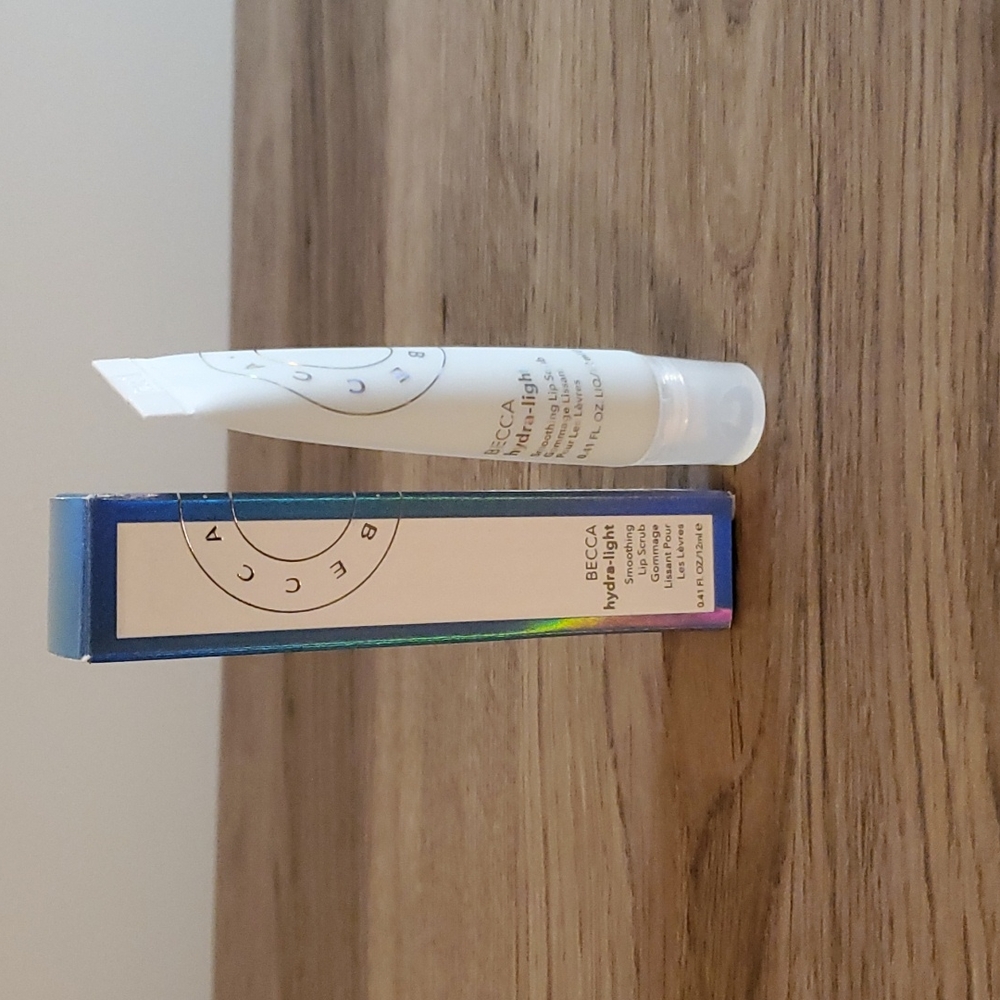 Becca Hydra-Light Smoothing Lip Scrub